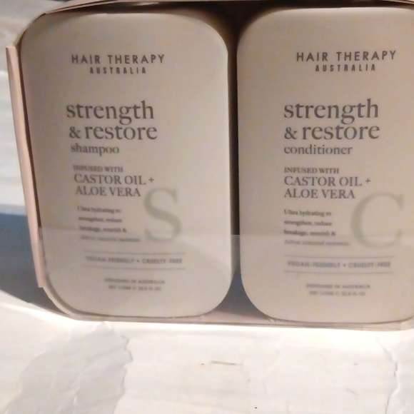 Hair Therapy Australia Castor Oil + Aloe Vera Shampoo & Conditioner Set - Picture 2 of 5